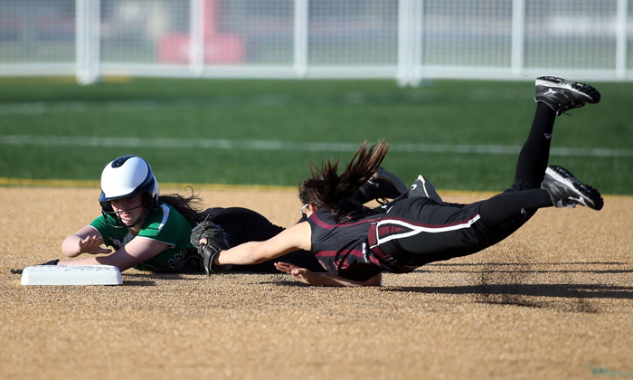 Playing for Reckless softball club gives Ridgewood players an edge